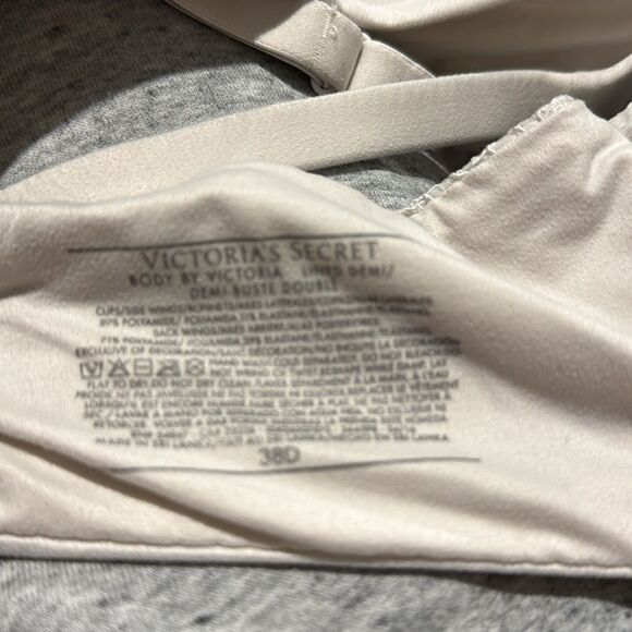 Victoria’s Secret bra - Picture 3 of 3